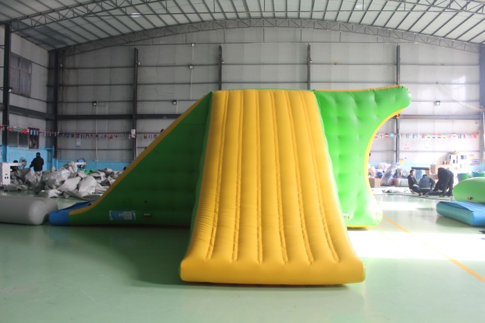 Надувной аквапарк "Спорт парк 65" 36*28*3 м