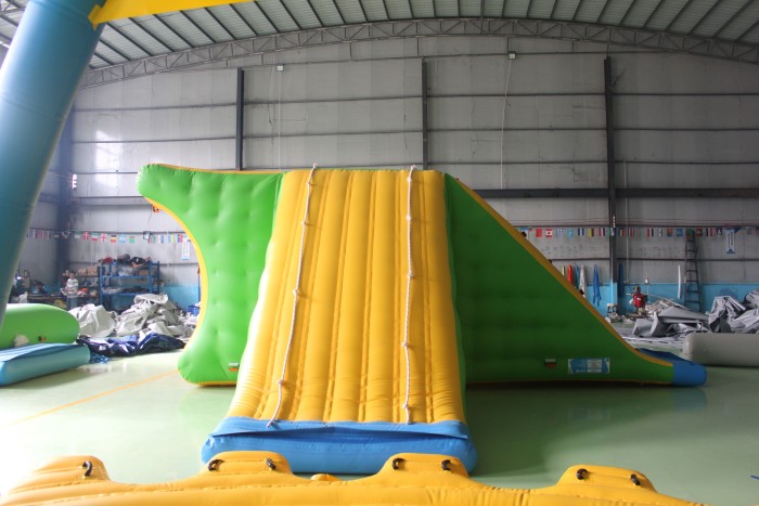 Надувной аквапарк "Спорт парк 65" 36*28*3 м