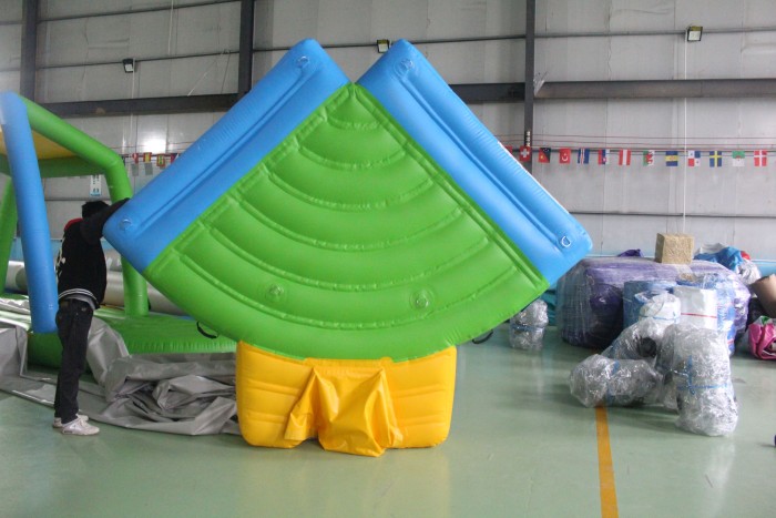 Надувной аквапарк "Спорт парк 65" 36*28*3 м