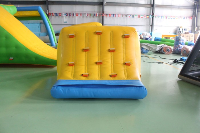 Надувной аквапарк "Спорт парк 65" 36*28*3 м