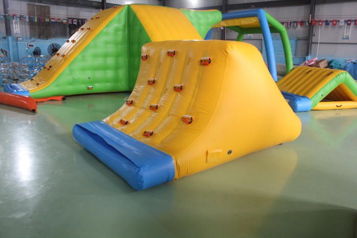 Надувной аквапарк "Спорт парк 65" 36*28*3 м