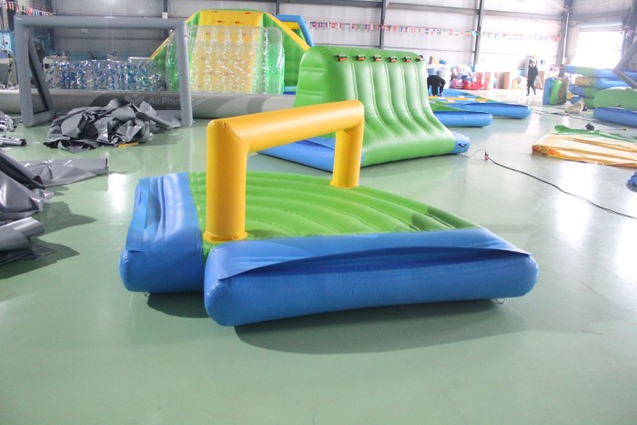 Надувной аквапарк "Спорт парк 65" 36*28*3 м