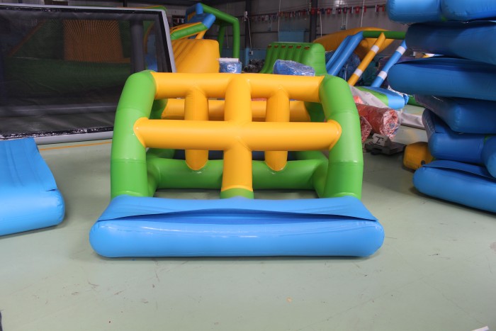 Надувной аквапарк "Спорт парк 65" 36*28*3 м