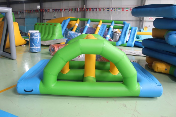 Надувной аквапарк "Спорт парк 65" 36*28*3 м