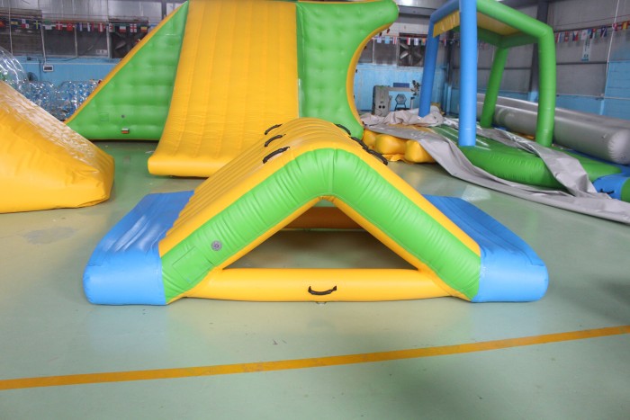 Надувной аквапарк "Спорт парк 65" 36*28*3 м