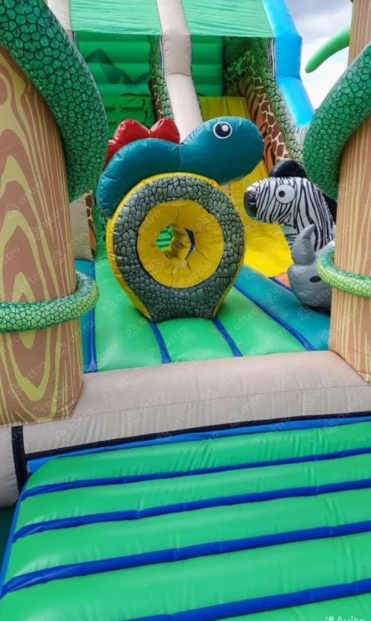 Надувная горка "Сафари" 10*6*4,15 м Б/У 