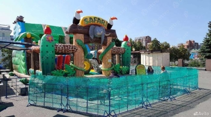 Надувная горка "Сафари" 10*6*4,15 м Б/У 