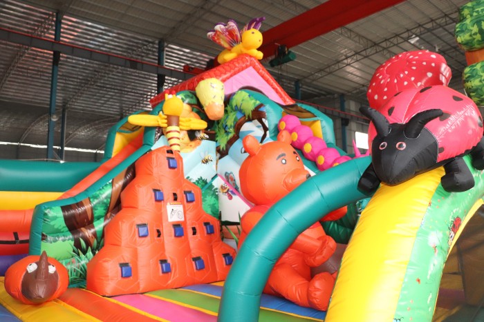 Надувной батут «Пчелка» 10*6*5 м