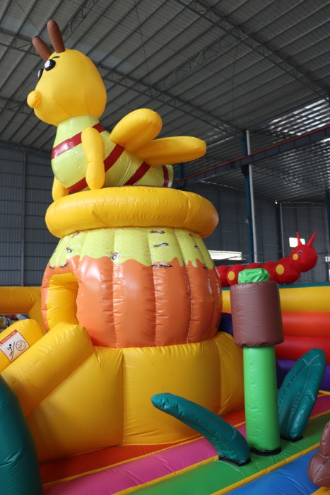 Надувной батут «Пчелка» 10*6*5 м