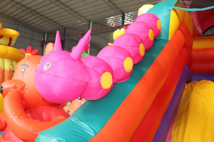 Надувной батут «Пчелка» 10*6*5 м