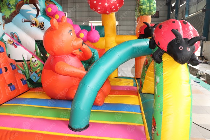 Надувной батут «Пчелка» 10*6*5 м