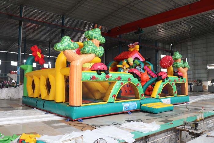 Надувной батут «Пчелка» 10*6*5 м