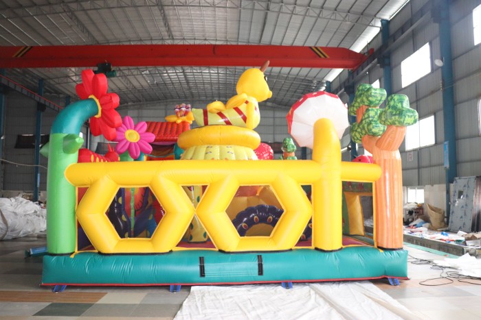 Надувной батут «Пчелка» 10*6*5 м