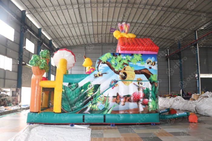 Надувной батут «Пчелка» 10*6*5 м