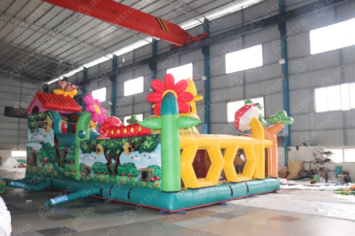 Надувной батут «Пчелка» 10*6*5 м