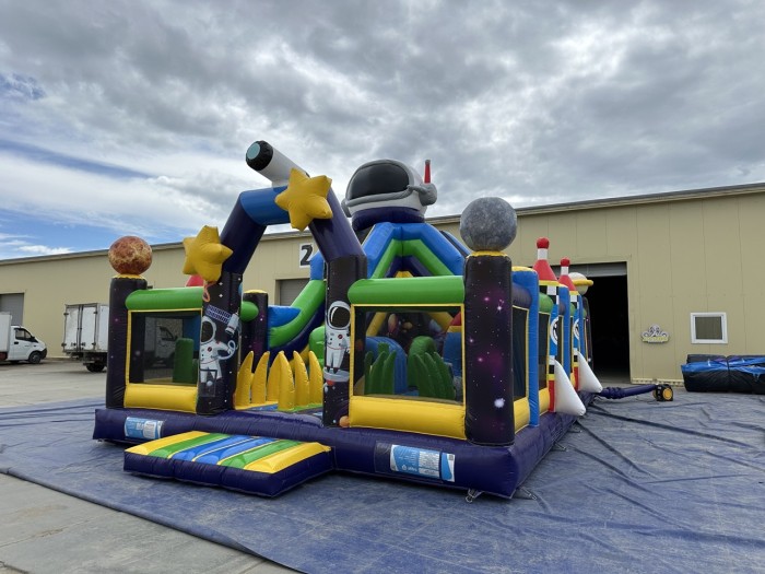 Надувной батут "Космос" 10*7*7 м