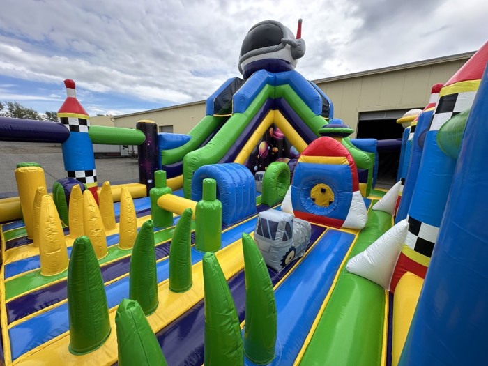 Надувной батут "Космос" 10*7*7 м