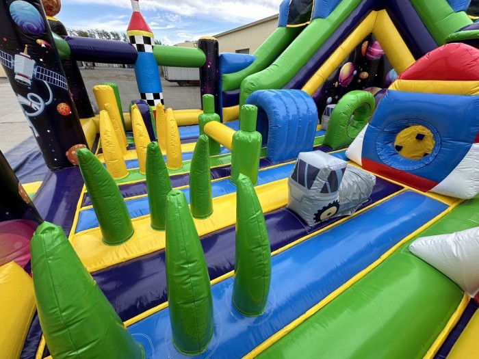 Надувной батут "Космос" 10*7*7 м