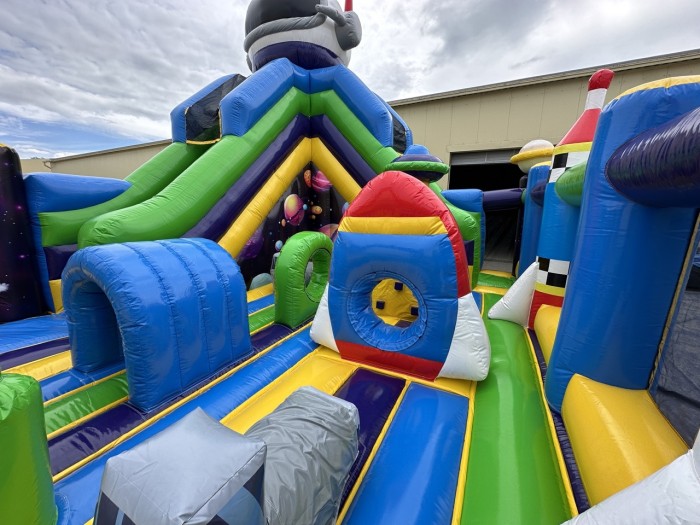 Надувной батут "Космос" 10*7*7 м