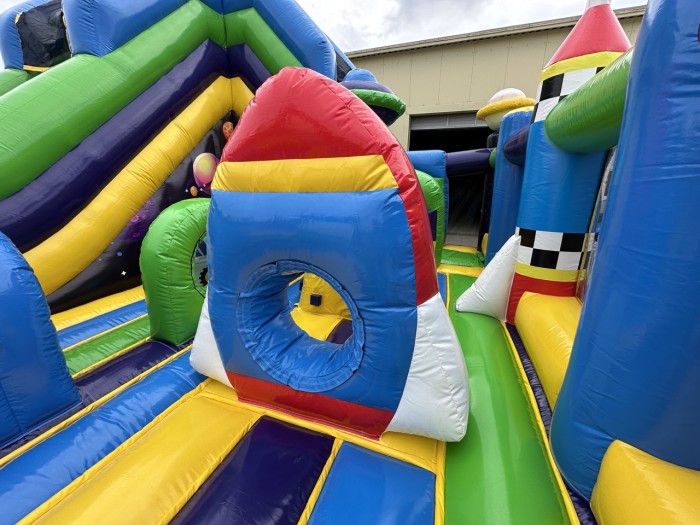 Надувной батут "Космос" 10*7*7 м