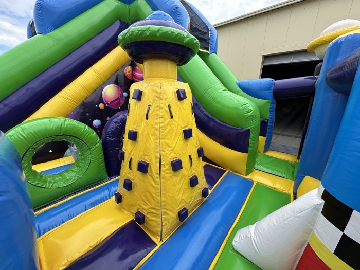 Надувной батут "Космос" 10*7*7 м