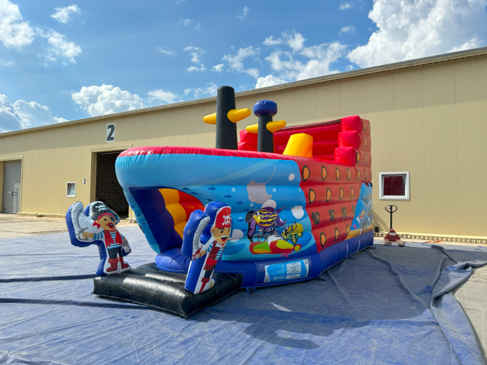 Надувная горка "Маленькие пираты" 7,6*4*4 м