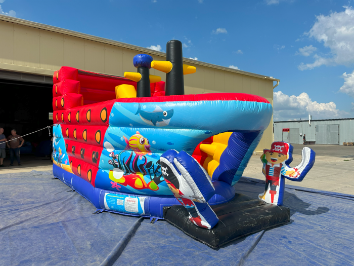 Надувная горка "Маленькие пираты" 7,6*4*4 м