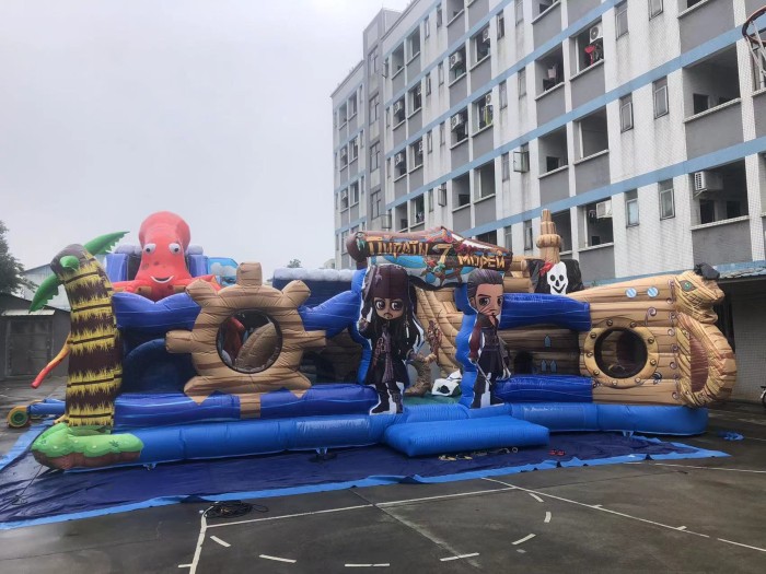 Надувная горка "Пираты" 12*9*4,2 м