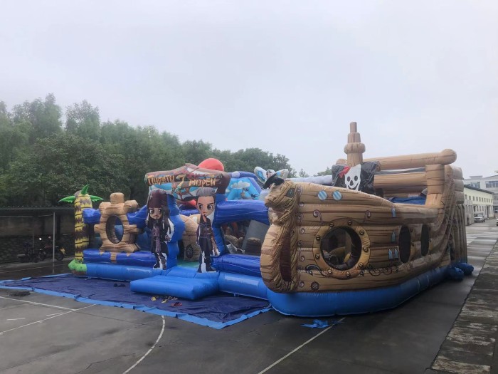 Надувная горка "Пираты" 12*9*4,2 м