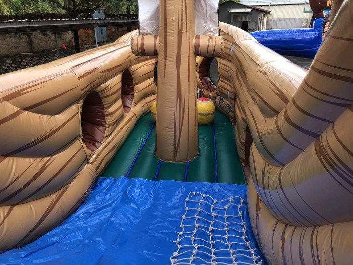 Надувная горка "Пираты" 12*9*4,2 м