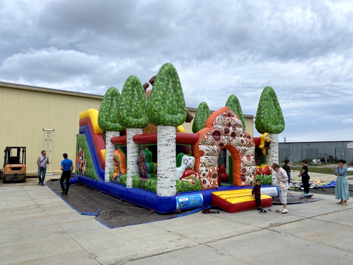 Надувной батут "Русские сказки" 10*6*5 м