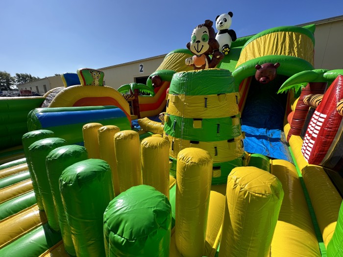 Надувная горка  "Джунгли" 13*8*8 м