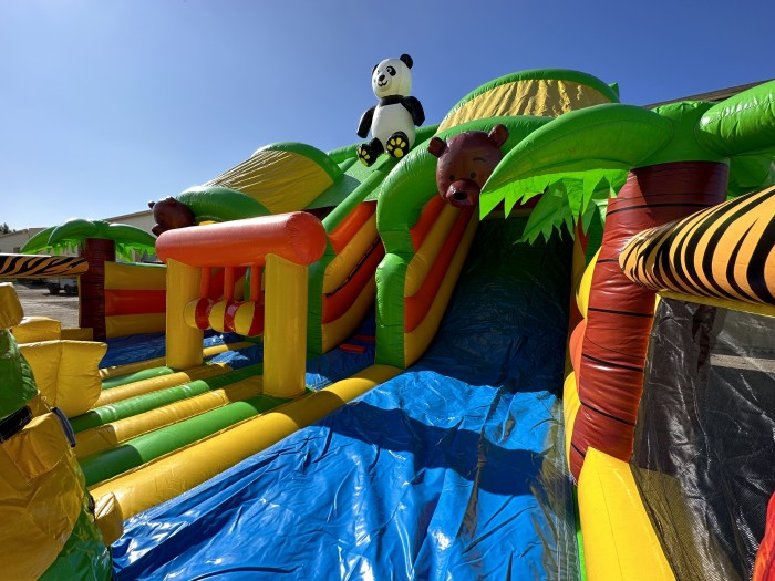 Надувная горка  "Джунгли" 13*8*8 м