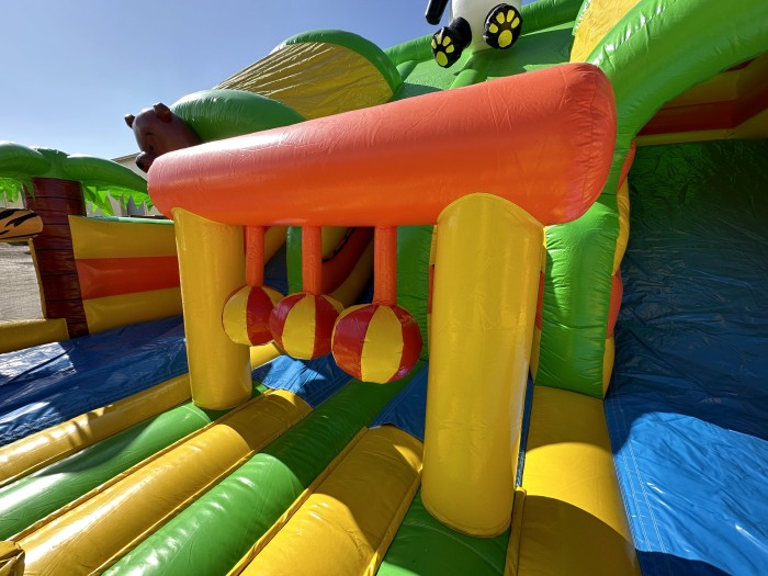 Надувная горка  "Джунгли" 13*8*8 м