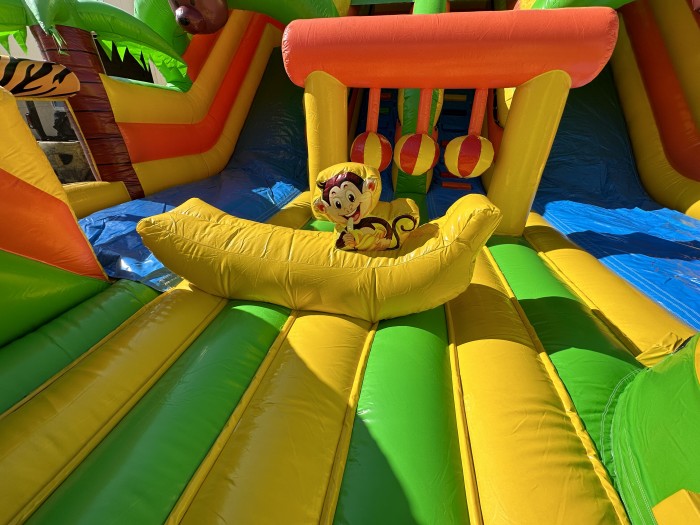Надувная горка  "Джунгли" 13*8*8 м
