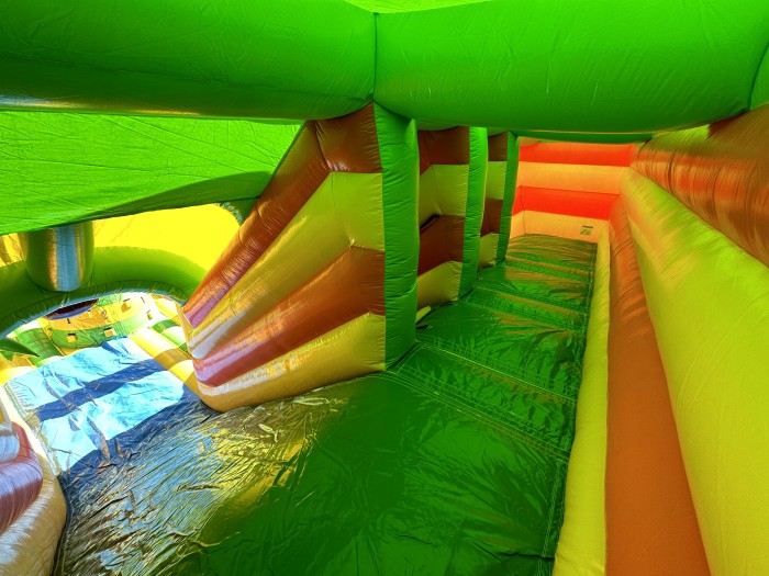 Надувная горка  "Джунгли" 13*8*8 м