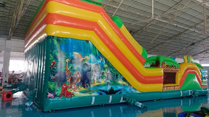 Надувная горка  "Джунгли" 13*8*8 м