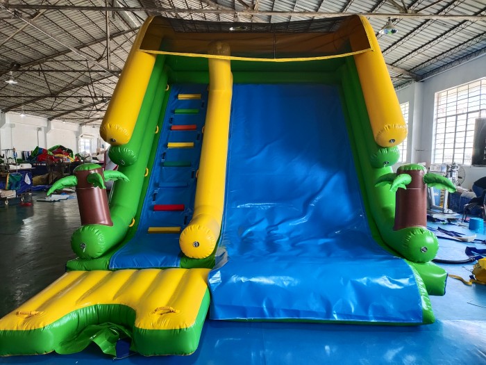 Надувная водная горка герметичная 4*4*4 м