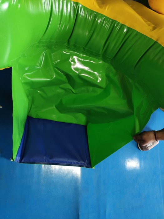 Надувная водная горка герметичная 4*4*4 м