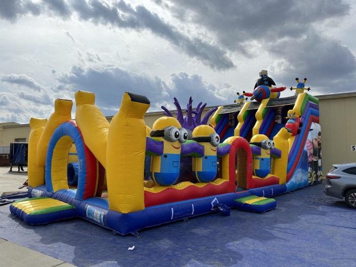Надувной батут "Миньоны" 16*7*8,5 м