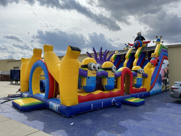 Надувной батут "Миньоны" 16*7*8,5 м