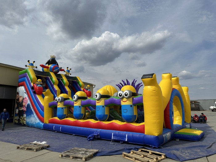 Надувной батут "Миньоны" 16*7*8,5 м