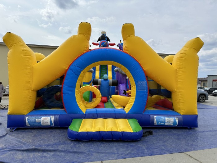 Надувной батут "Миньоны" 16*7*8,5 м