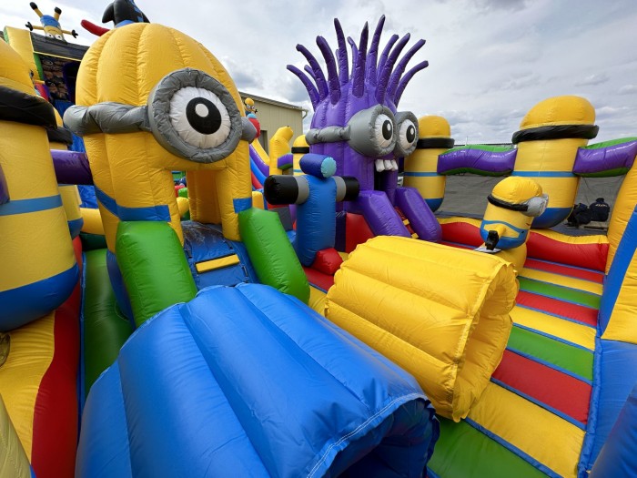 Надувной батут "Миньоны" 16*7*8,5 м