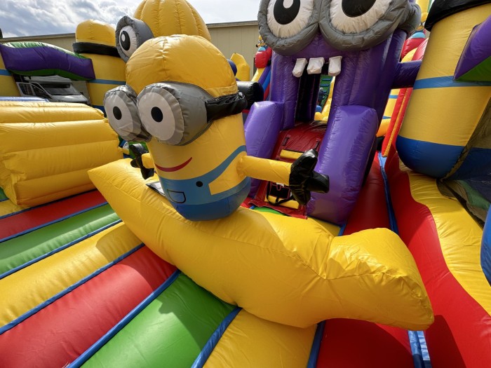 Надувной батут "Миньоны" 16*7*8,5 м