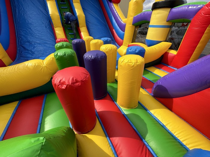 Надувной батут "Миньоны" 16*7*8,5 м