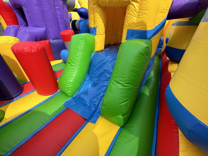 Надувной батут "Миньоны" 16*7*8,5 м