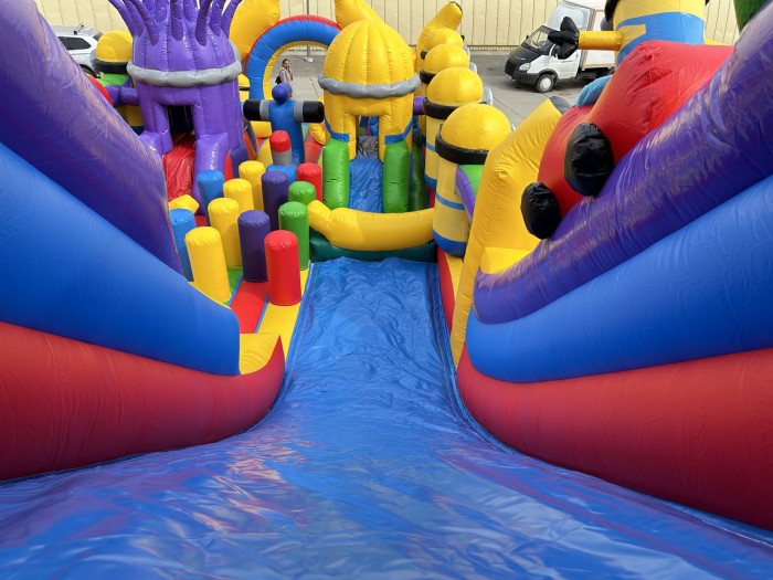 Надувной батут "Миньоны" 16*7*8,5 м