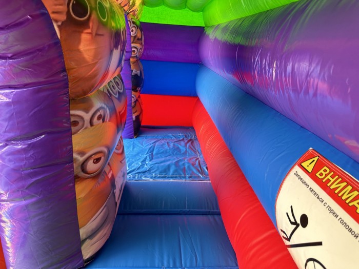 Надувной батут "Миньоны" 16*7*8,5 м