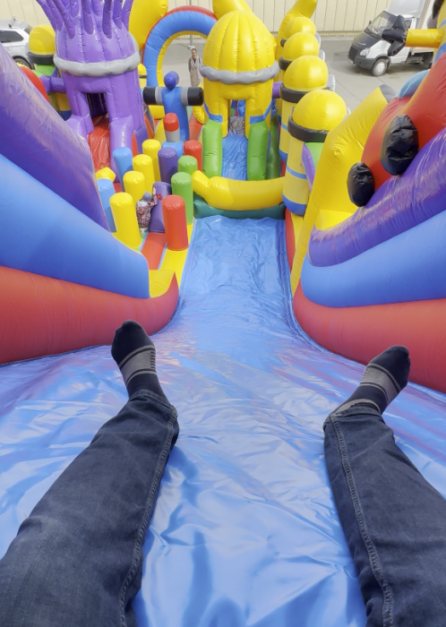 Надувной батут "Миньоны" 16*7*8,5 м